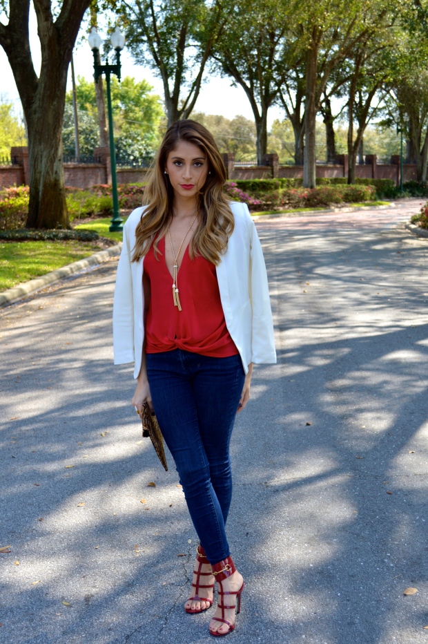 talina hermann, gucci ursula, tuxedo jacket, how to wear a plunge top, red plunge top, 7 jeans, best fashion blog, fashion blogger, top fashion blogger, chic look, chic and sexy outfit, gucci, accesory mercado, super fashionable